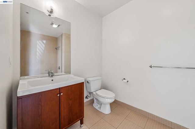 2300 Broadway 4, Oakland, CA 94612