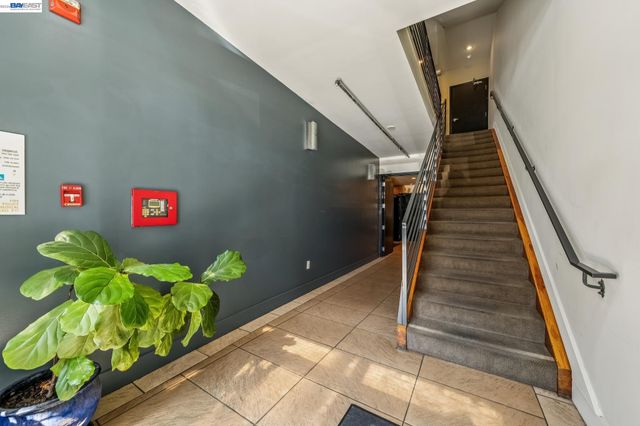 2300 Broadway 4, Oakland, CA 94612