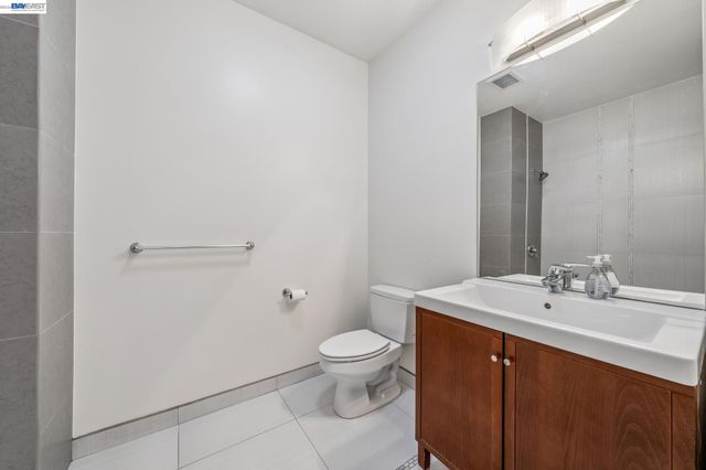 2300 Broadway 4, Oakland, CA 94612