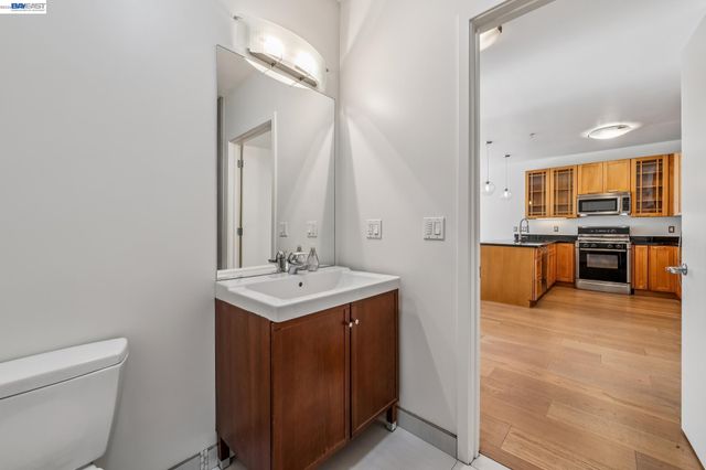 2300 Broadway 4, Oakland, CA 94612