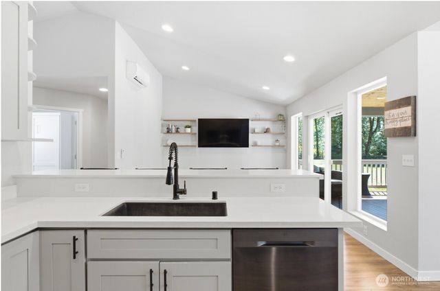 32503 Webster Road E, Eatonville, WA 98328