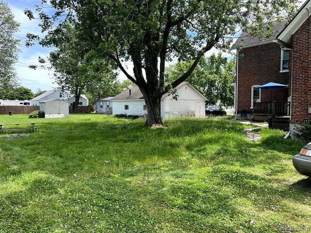 1910 S Custer Road, Monroe, MI 48161