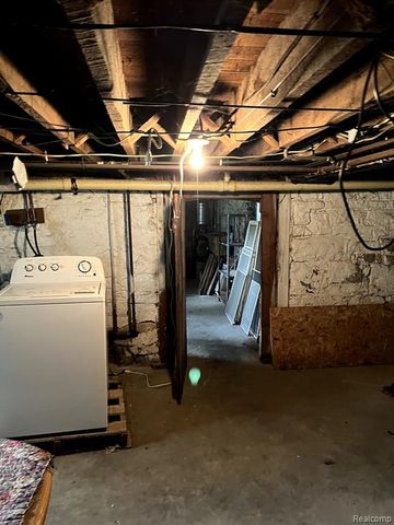 1910 S Custer Road, Monroe, MI 48161