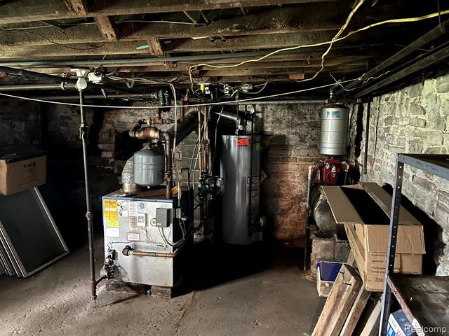 1910 S Custer Road, Monroe, MI 48161