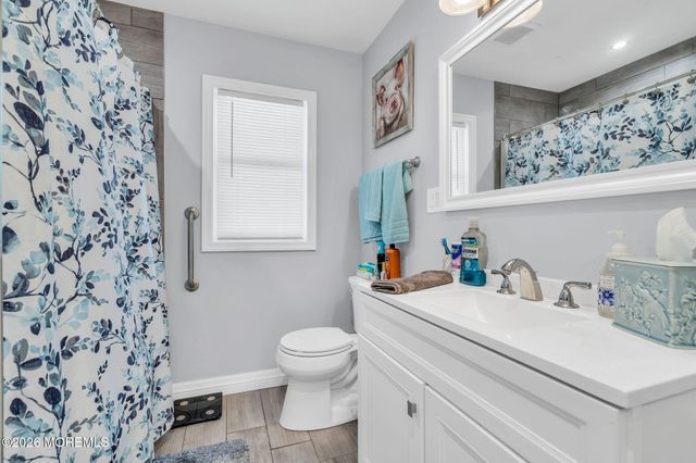 77 Lighthouse Drive, Manahawkin, NJ 08050