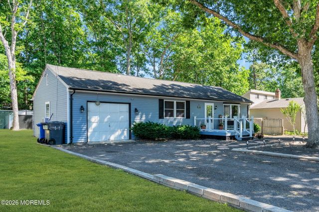 77 Lighthouse Drive, Manahawkin, NJ 08050