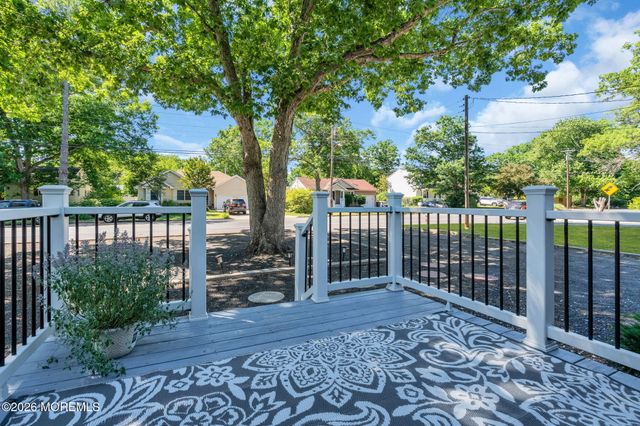 77 Lighthouse Drive, Manahawkin, NJ 08050