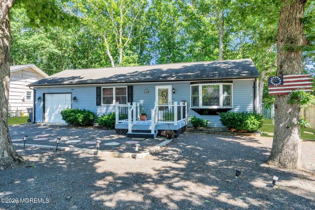 77 Lighthouse Drive, Manahawkin, NJ 08050