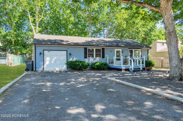 77 Lighthouse Drive, Manahawkin, NJ 08050