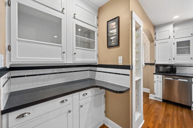 3408 N Lidgerwood St, Spokane, WA 99207