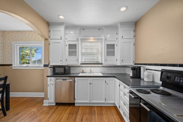 3408 N Lidgerwood St, Spokane, WA 99207