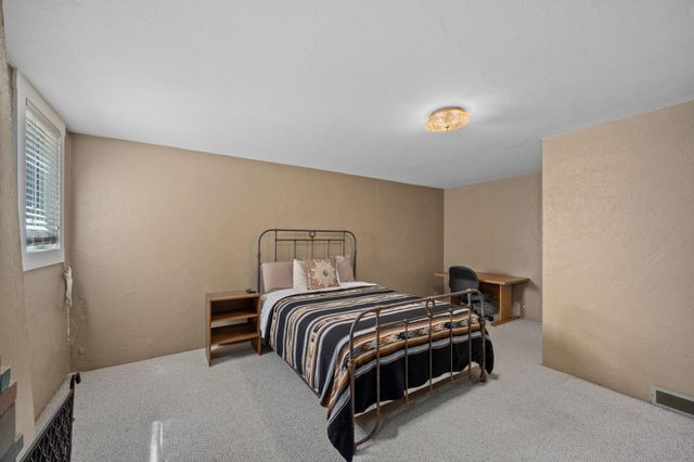 3408 N Lidgerwood St, Spokane, WA 99207