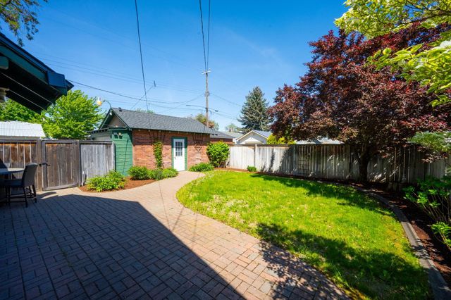 3408 N Lidgerwood St, Spokane, WA 99207