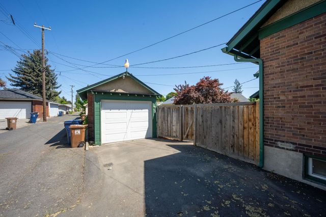 3408 N Lidgerwood St, Spokane, WA 99207