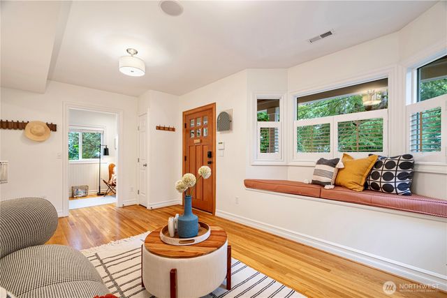 1528 NE 97th St, Seattle, WA 98115