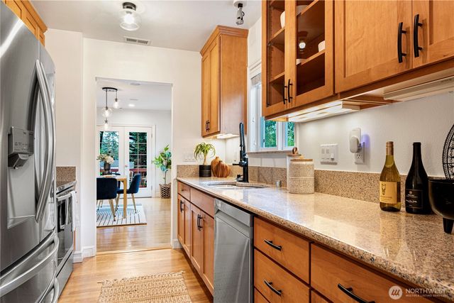 1528 NE 97th St, Seattle, WA 98115