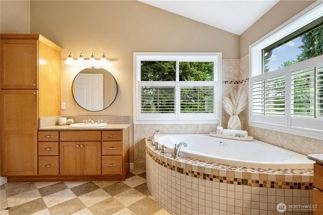 1528 NE 97th St, Seattle, WA 98115