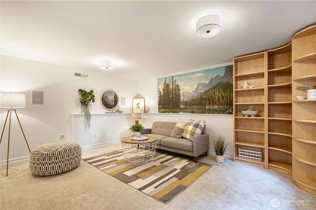 1528 NE 97th St, Seattle, WA 98115