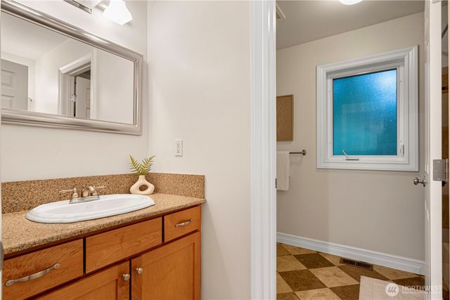 1528 NE 97th St, Seattle, WA 98115