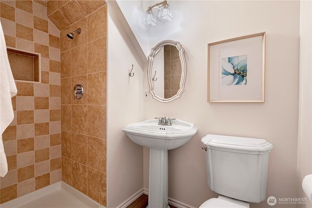 1528 NE 97th St, Seattle, WA 98115