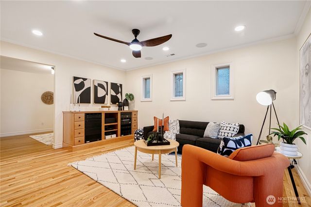 1528 NE 97th St, Seattle, WA 98115