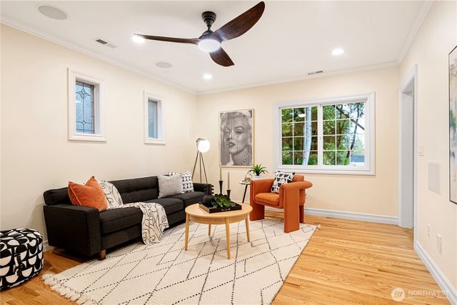 1528 NE 97th St, Seattle, WA 98115