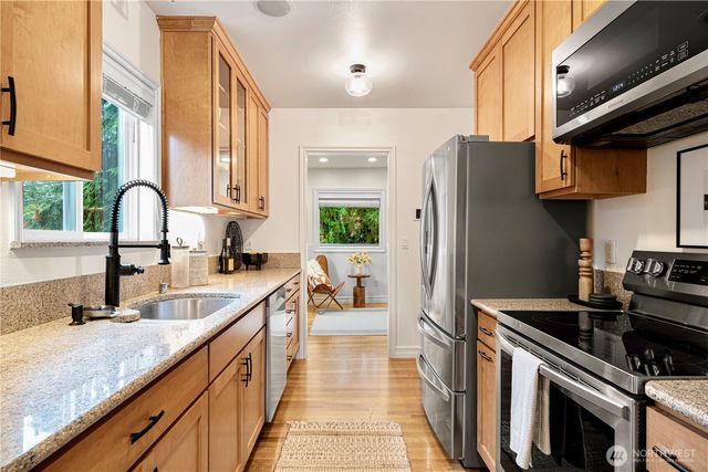 1528 NE 97th St, Seattle, WA 98115