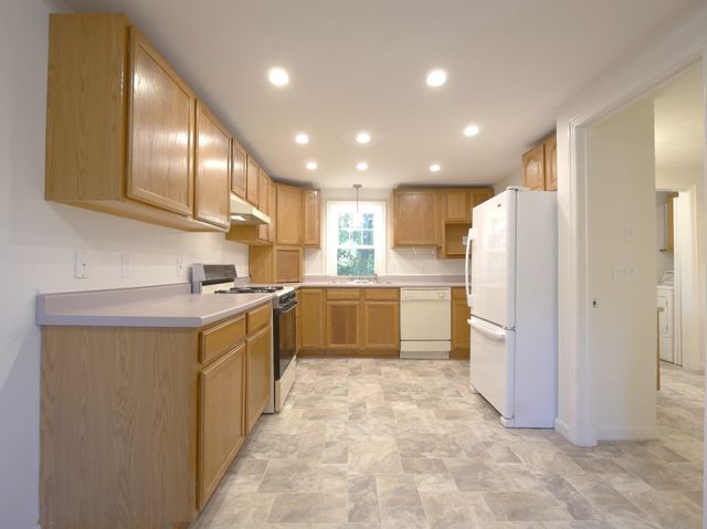 14 Packard St, Plymouth, MA 02360