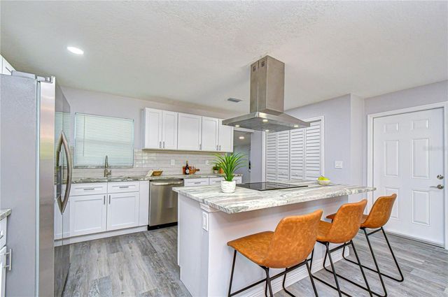 7235 15TH STREET N, St Petersburg, FL 33702