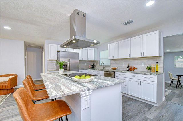 7235 15TH STREET N, St Petersburg, FL 33702