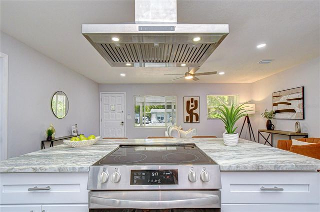 7235 15TH STREET N, St Petersburg, FL 33702