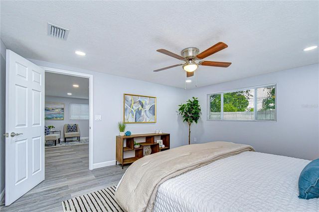 7235 15TH STREET N, St Petersburg, FL 33702