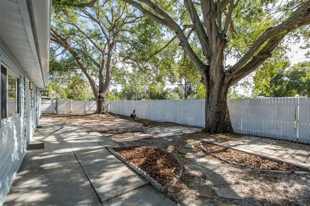 7235 15TH STREET N, St Petersburg, FL 33702
