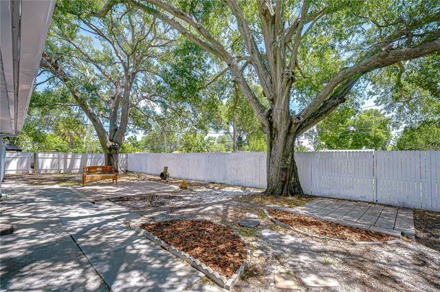 7235 15TH STREET N, St Petersburg, FL 33702