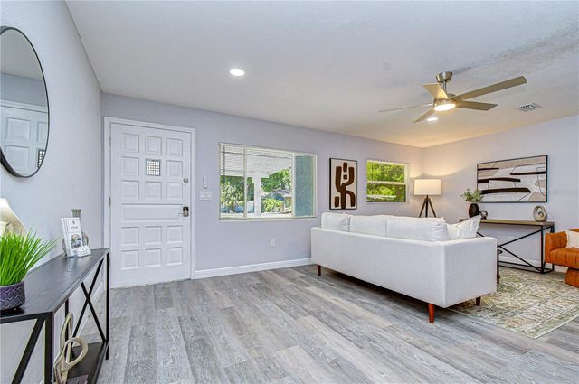 7235 15TH STREET N, St Petersburg, FL 33702