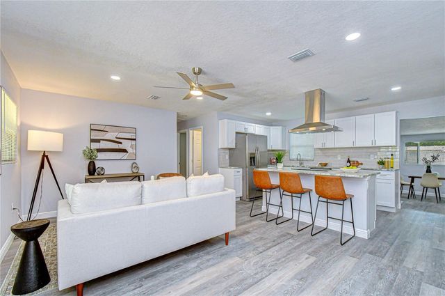 7235 15TH STREET N, St Petersburg, FL 33702