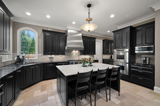 677 Greenleaf Avenue, Glencoe, IL 60022