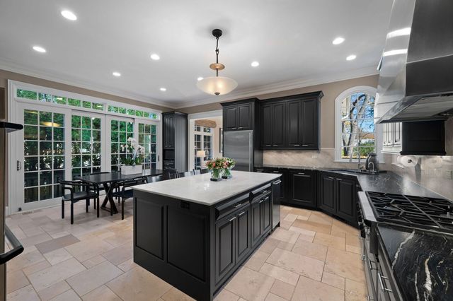 677 Greenleaf Avenue, Glencoe, IL 60022