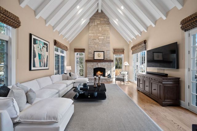 677 Greenleaf Avenue, Glencoe, IL 60022