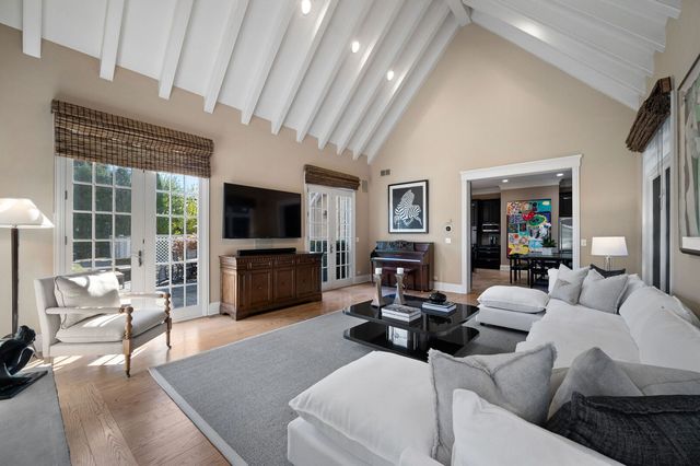 677 Greenleaf Avenue, Glencoe, IL 60022