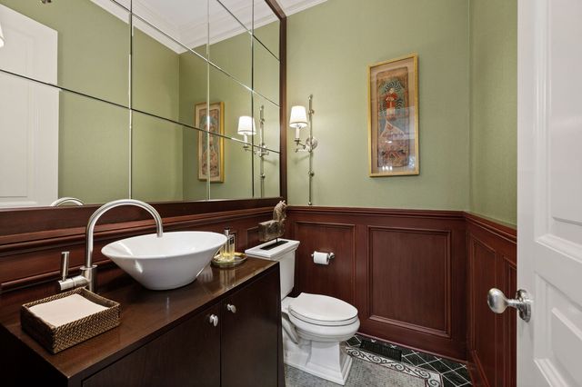 677 Greenleaf Avenue, Glencoe, IL 60022