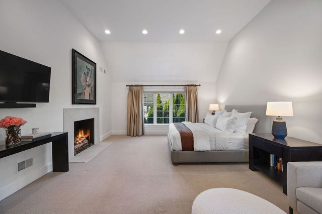 677 Greenleaf Avenue, Glencoe, IL 60022