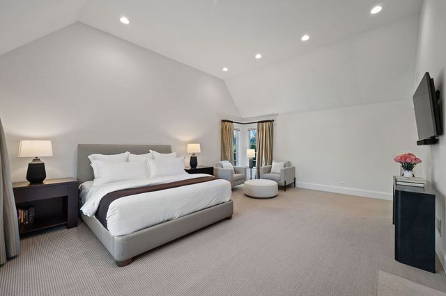 677 Greenleaf Avenue, Glencoe, IL 60022