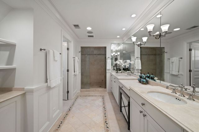 677 Greenleaf Avenue, Glencoe, IL 60022