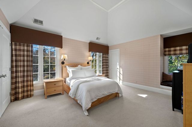 677 Greenleaf Avenue, Glencoe, IL 60022