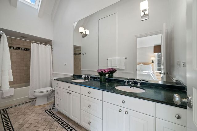 677 Greenleaf Avenue, Glencoe, IL 60022