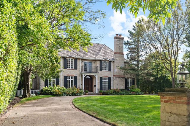 677 Greenleaf Avenue, Glencoe, IL 60022