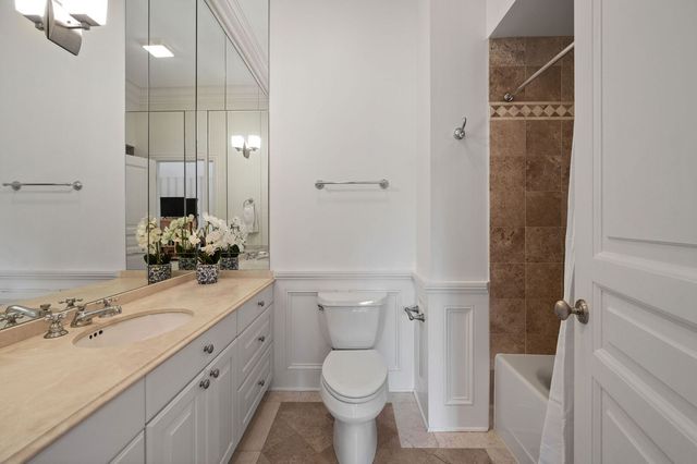 677 Greenleaf Avenue, Glencoe, IL 60022