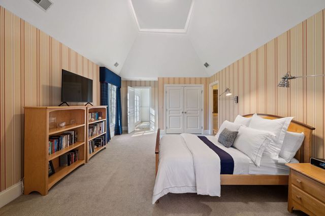 677 Greenleaf Avenue, Glencoe, IL 60022