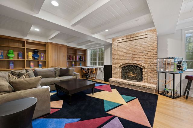 677 Greenleaf Avenue, Glencoe, IL 60022